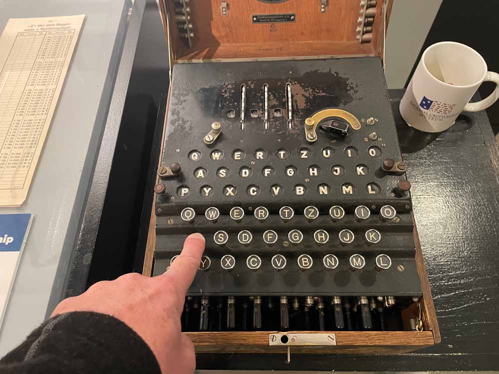 Crypo machine